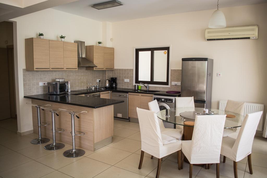 Villa Hera Agios Theodoros Oda fotoğraf