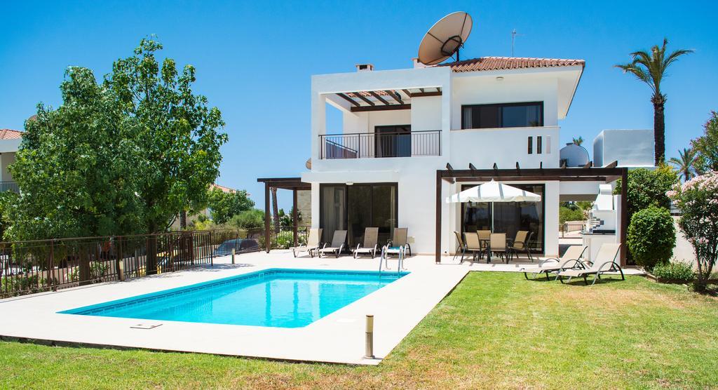 Villa Hera Agios Theodoros Oda fotoğraf