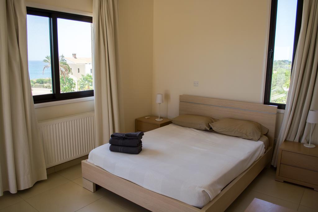 Villa Hera Agios Theodoros Oda fotoğraf